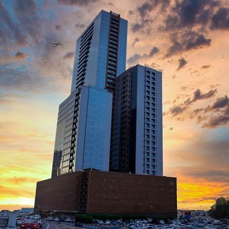 Luxe Grand Hotel Apartments Sharjah Exterior foto The building at sunset