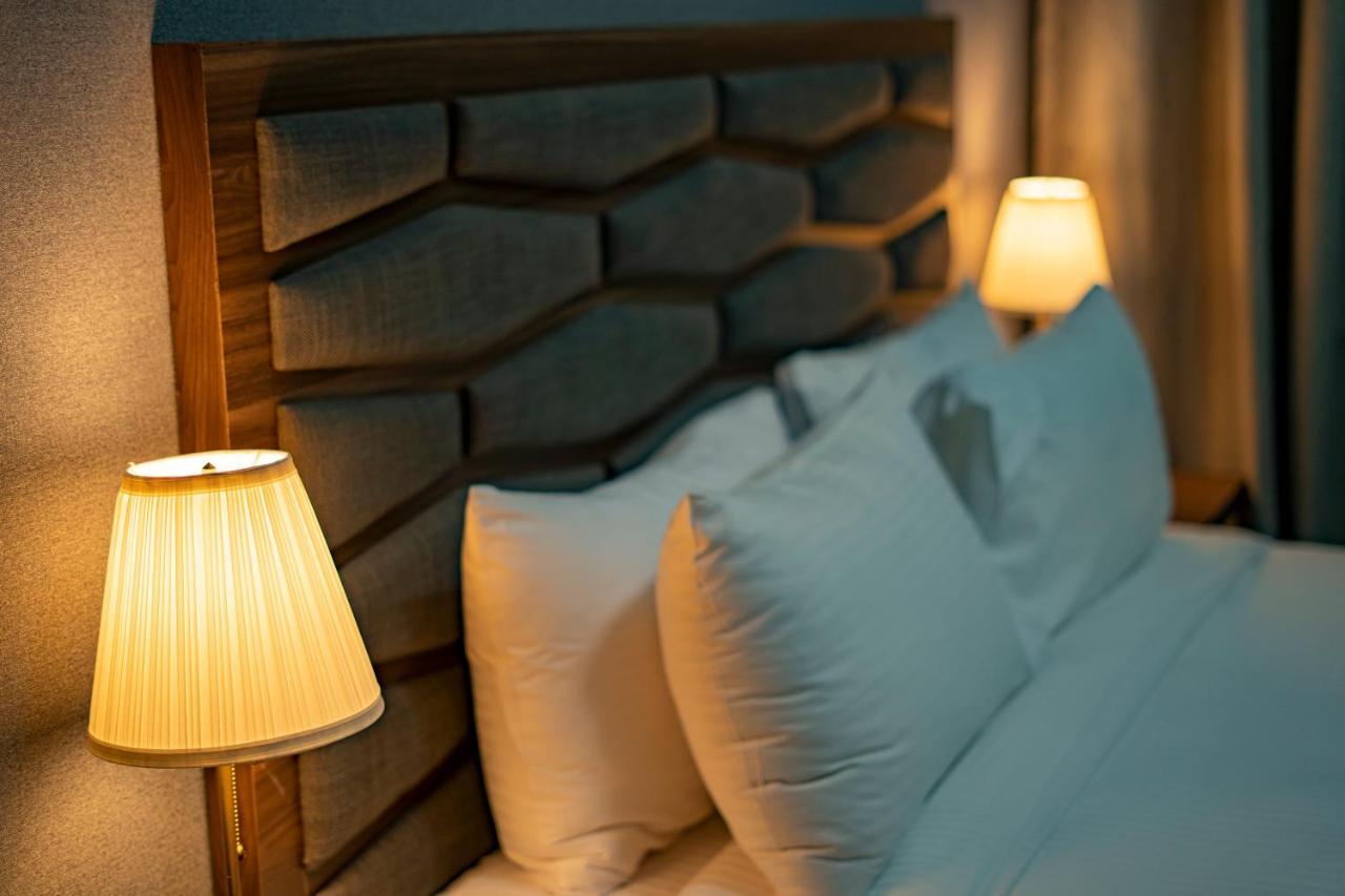 Luxe Grand Hotel Apartments Sharjah Exterior foto A lampshade