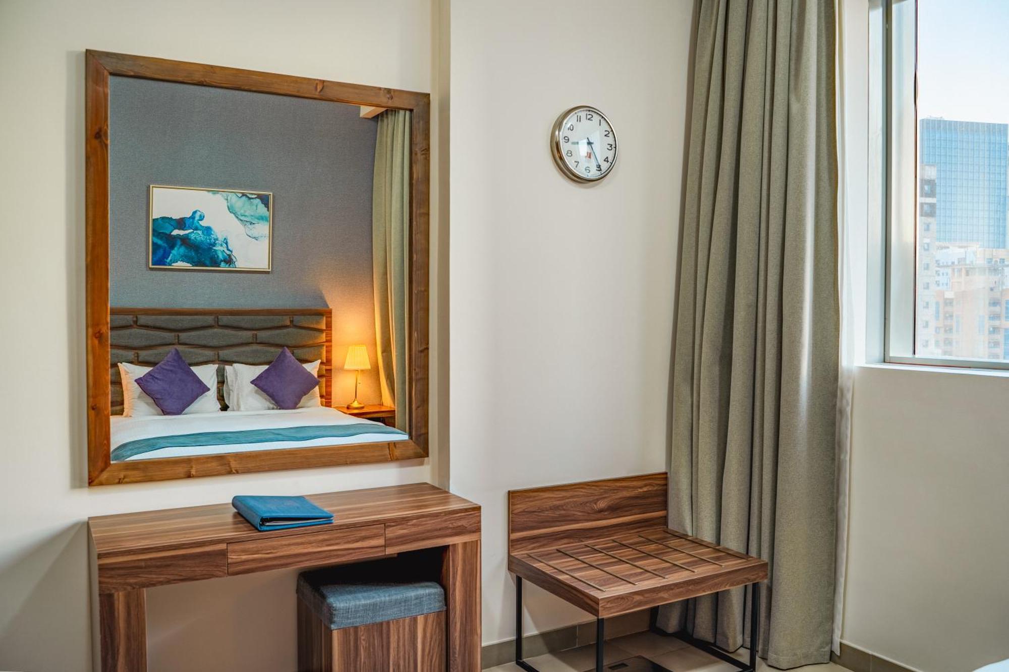 Luxe Grand Hotel Apartments Sharjah Habitación foto A bedroom at the hotel